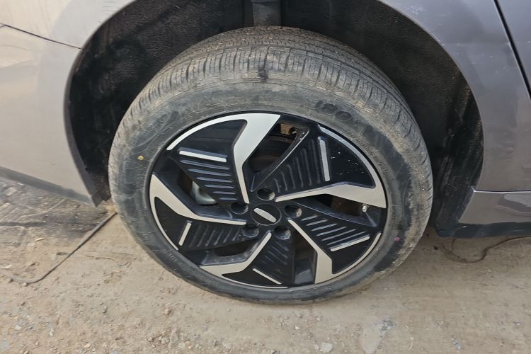 吉利几何G6 2024款 500KM 旗舰型车身外观6008