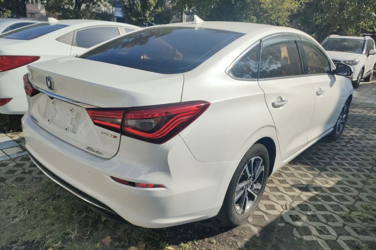 长安 逸动 2018款 1.6L GDI 手动时尚型车身外观7