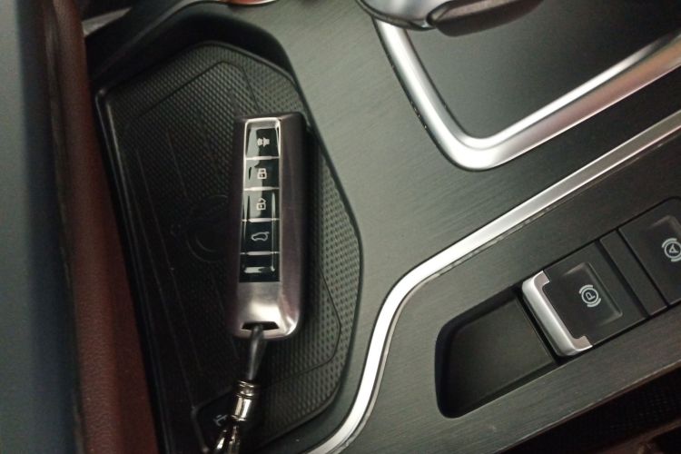 魏牌 VV7 2019款 升级款 2.0T 旗舰型 国VI中控内饰7001