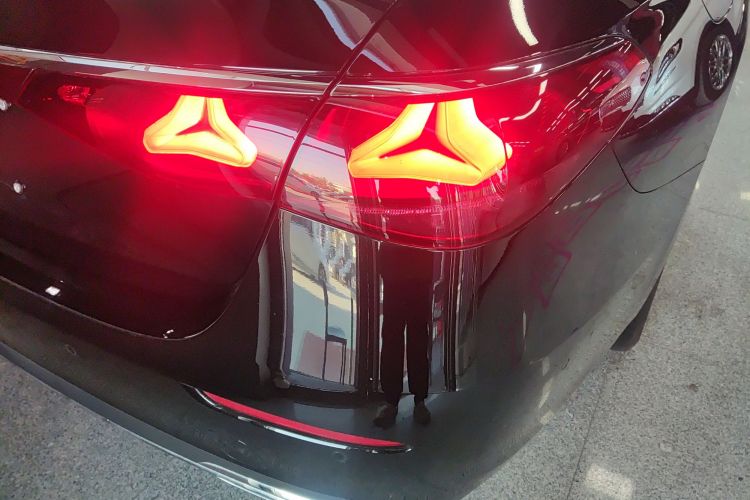 奔驰E级 2025款 E 300 L 时尚型车身外观9