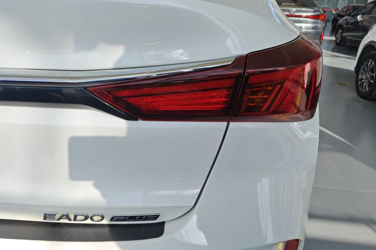 长安 逸动 2021款 PLUS 1.6L GDI 手动豪华型车身外观9