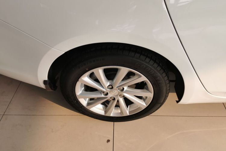 别克 威朗 2019款 三厢 15S 自动领先型车身外观6008