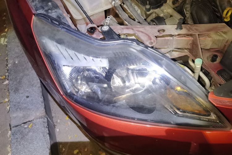 福特 福克斯 2013款 两厢经典 1.8L 自动基本型车身外观8