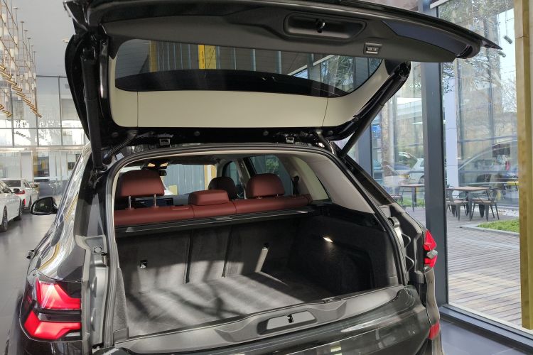 宝马X5 2023款 xDrive 30Li 尊享型M运动套装机舱底盘23