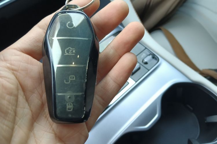 比亚迪 宋PLUS新能源 2023款 冠军版 DM-i 150KM 旗舰PLUS中控内饰7001