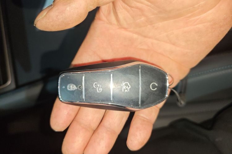 比亚迪 秦L 2024款 DM-i 120KM超越型中控内饰7001