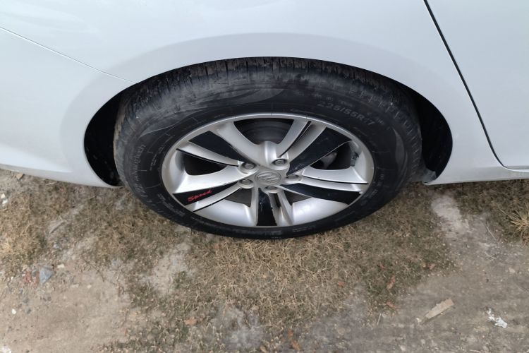 别克 君威 2019款 20T 精英型 国VI车身外观6008