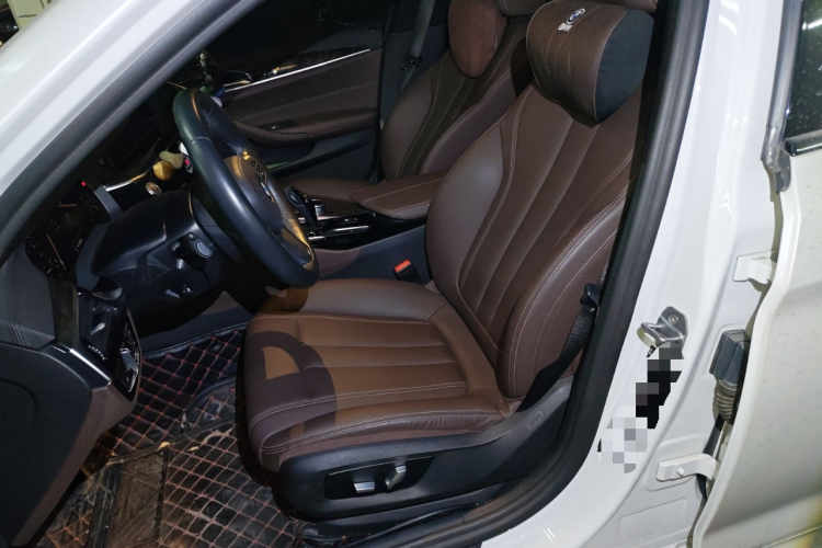 宝马5系 2019款 改款 525Li M运动套装中控内饰19