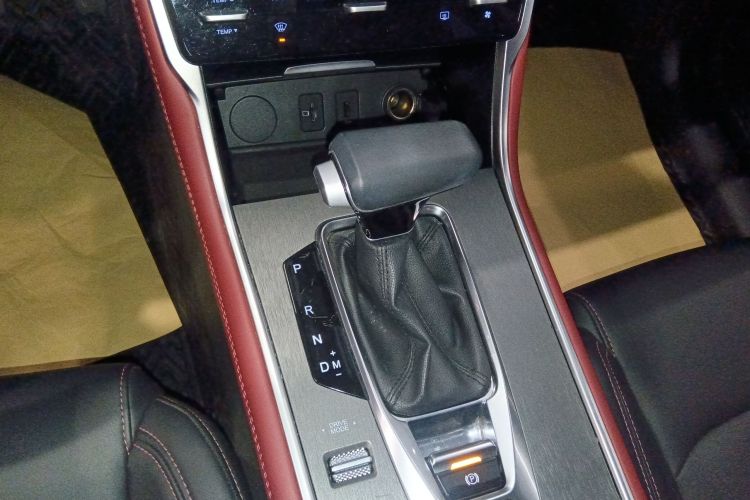 长安CS75 2022款 蓝鲸版 1.5T DCT尊贵型中控内饰18