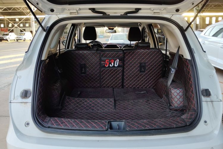 宝骏530 2021款 全球车周年纪念版 1.5T CVT豪华型 7座机舱底盘23