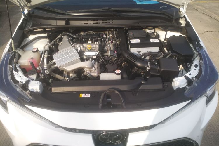 丰田 雷凌 2022款 185T CVT豪华版机舱底盘24