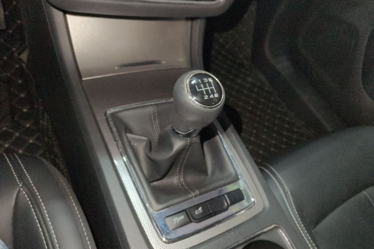 荣威i6 2017款 20T 手动豪华版中控内饰18