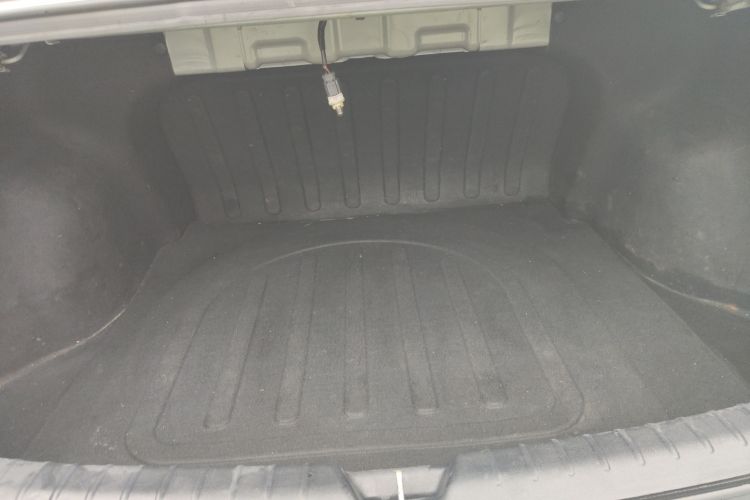 起亚K2 2017款 三厢 1.4L AT GLS机舱底盘23