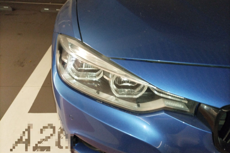 宝马3系 2017款 320i M运动型车身外观8