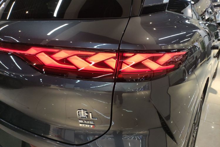 比亚迪 唐L 2025款 EV 600KM四驱激光雷达旗舰型车身外观9