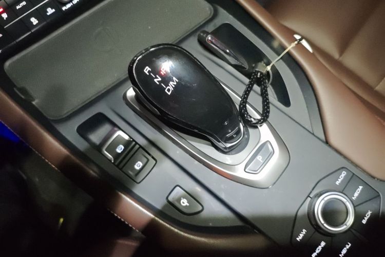 哈弗F7 2019款 2.0T 两驱i范 国V中控内饰18