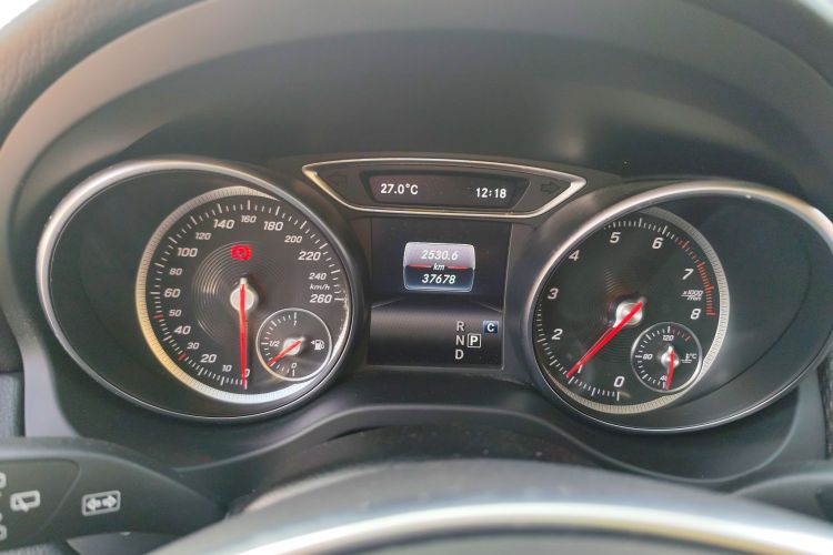 奔驰GLA 2019款 GLA 200 动感型中控内饰14