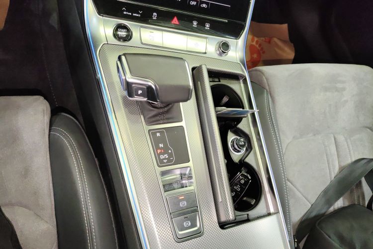 奥迪A6L 2023款 改款 40 TFSI 豪华动感型中控内饰18