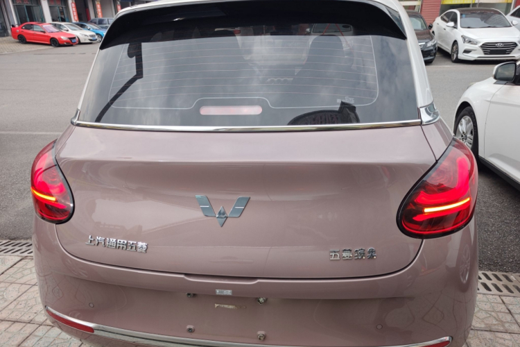 五菱汽车 五菱缤果 2023款 333km 灵犀互联款车身外观6