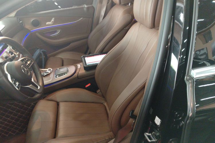 奔驰E级 2020款 E 260 L中控内饰19