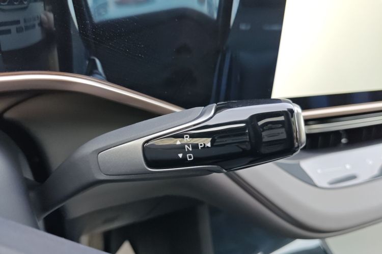 红旗EH7 2024款 760 Pro+ 四驱版中控内饰18