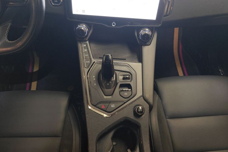 领克01 2021款 2.0TD 四驱暗夜版中控内饰18