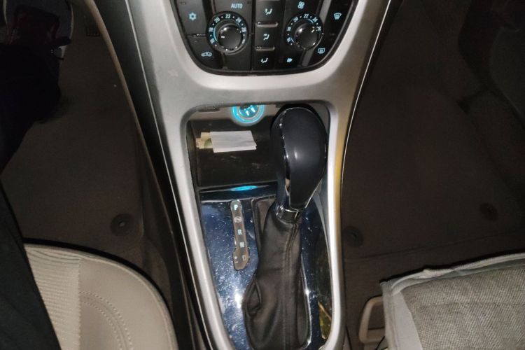 别克 英朗 2013款 GT 1.6L 自动时尚版中控内饰18