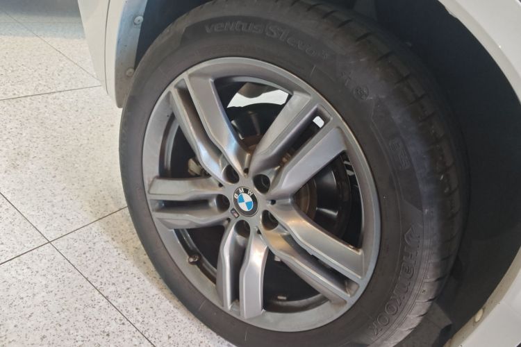 宝马X2 2023款 sDrive25i M运动曜夜版车身外观6008