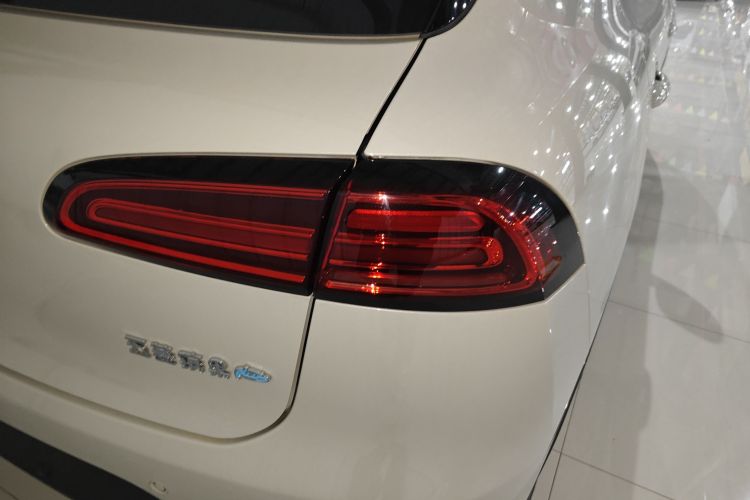 五菱汽车 五菱缤果PLUS 2024款 330km 五座版车身外观9