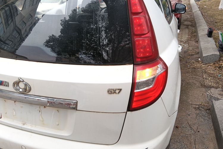 吉利汽车 吉利GX7 2015款 经典版 1.8L 手动精英型 国V车身外观9