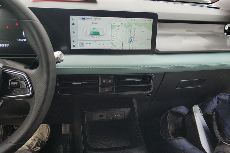 吉利几何E萤火虫 2024款 301km 星光中控内饰16