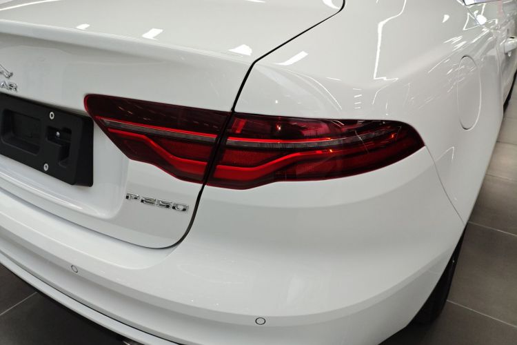 捷豹XEL 2024款 2.0T 250PS R-DYNAMIC S进取运动版车身外观6006