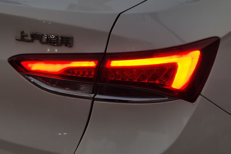 别克 英朗 2018款 18T 自动精英型车身外观9