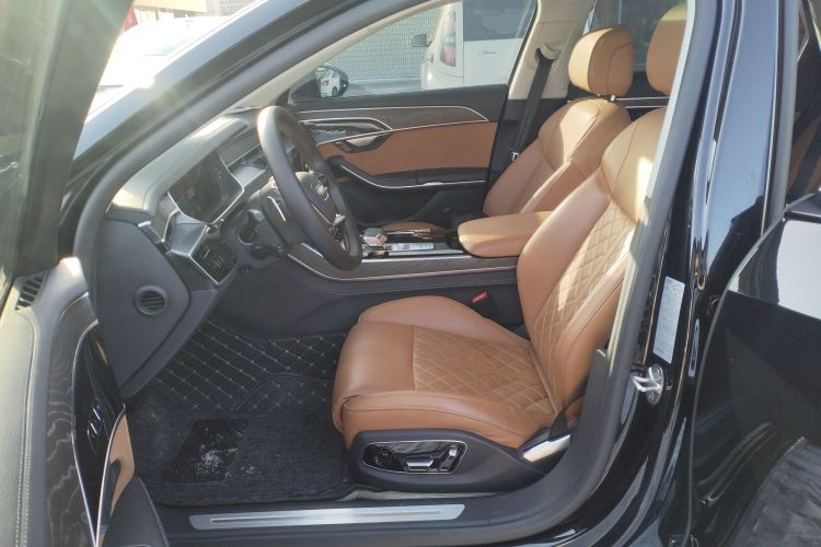 奥迪A8 2024款 A8L 50 TFSI quattro 臻选型中控内饰19