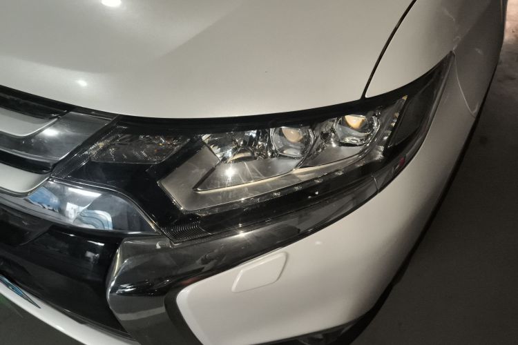 三菱 欧蓝德 2016款 2.4L 四驱精英版 5座局部细节36