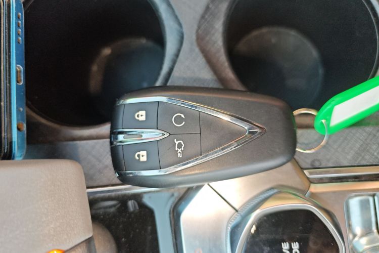 长安UNI-V 2022款 1.5T 尊贵型中控内饰7001