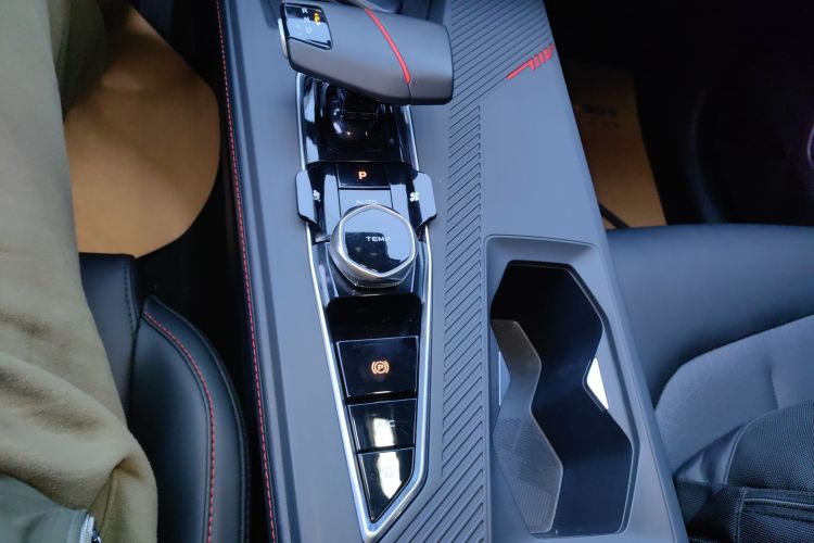 长安欧尚Z6 2022款 蓝鲸 1.5T DCT智领型城市版中控内饰18