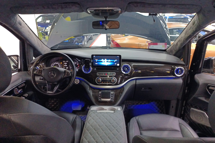 奔驰 威霆 2020款 2.0T 商务版 7座中控内饰12