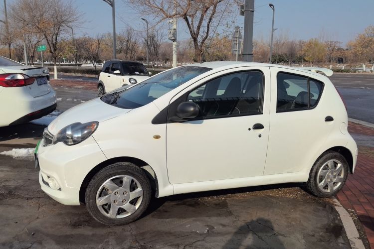 比亚迪F0 2015款 1.0L 铉酷型车身外观4