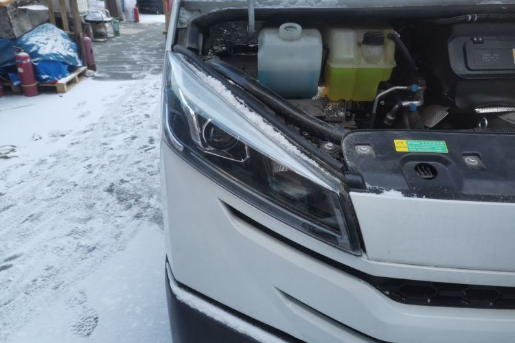 依维柯得意 2023款 2.5T A35M1多用途乘用车短轴中顶双胎侧拉门 自动挡车身外观8