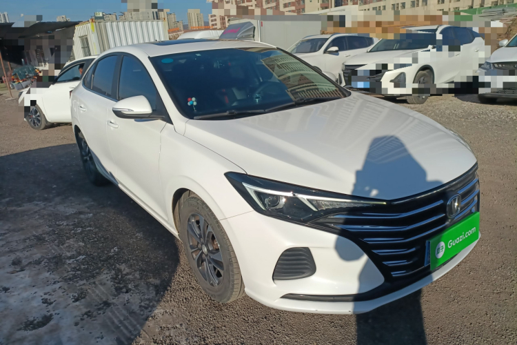 长安 逸动 2020款 PLUS 1.6L GDI 手动豪华型车身外观3