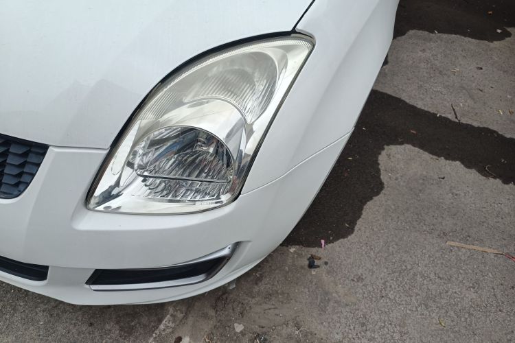 铃木 雨燕 2013款 1.3L 手动超值版局部细节36