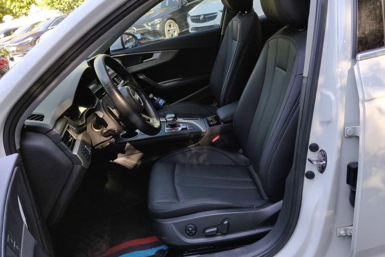 奥迪A4L 2018款 30周年年型 40 TFSI 进取型中控内饰19