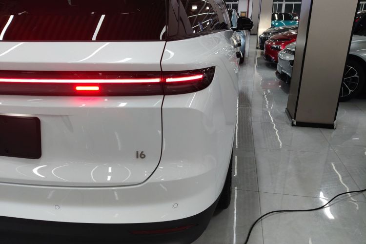 理想汽车 理想i6 2025款 四驱标准型车身外观9