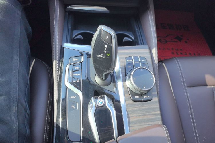 宝马5系新能源 2020款 里程升级版 530Le 豪华套装中控内饰18