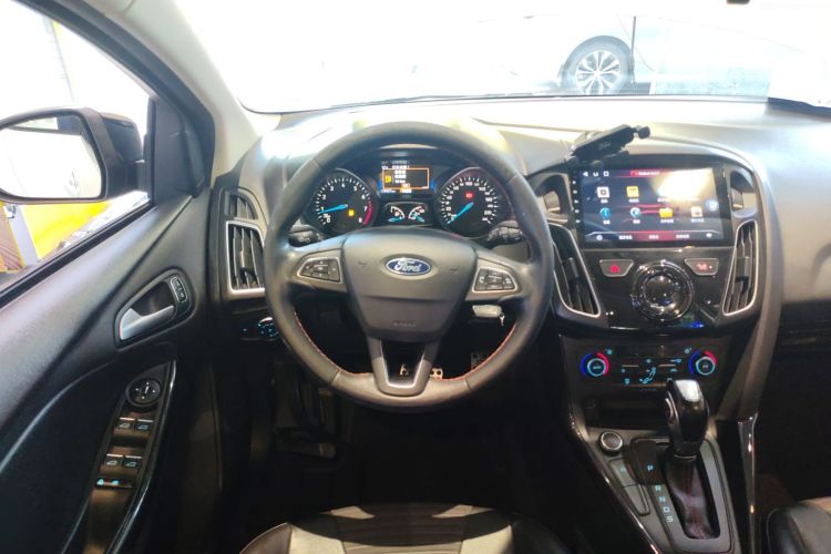 福特 福克斯 2017款 1.5T CTCC 白黑限量版中控内饰13