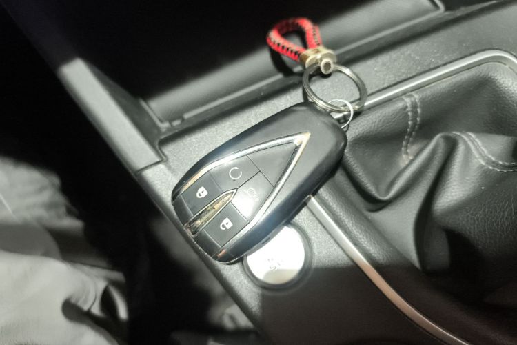 长安 逸动 2020款 PLUS 1.6L GDI 手动精英型中控内饰11