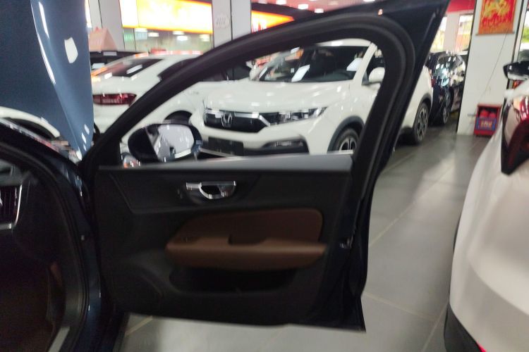 沃尔沃S60 2022款 B4 智逸豪华版中控内饰7005