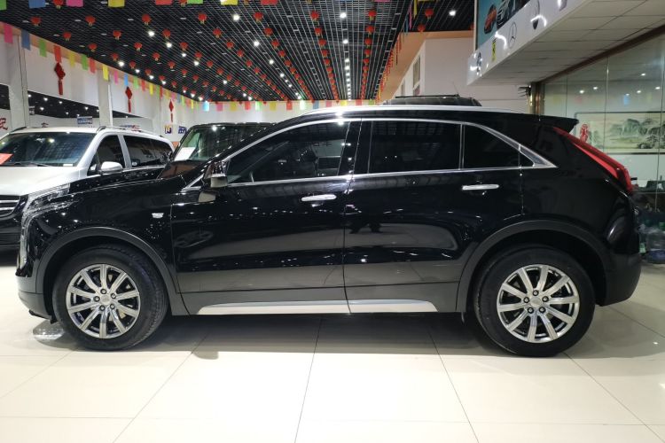 凯迪拉克XT4 2021款 28T 两驱豪华型车身外观4