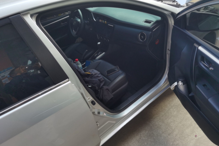 丰田 卡罗拉 2017款 改款 1.2T S-CVT GL局部细节9005